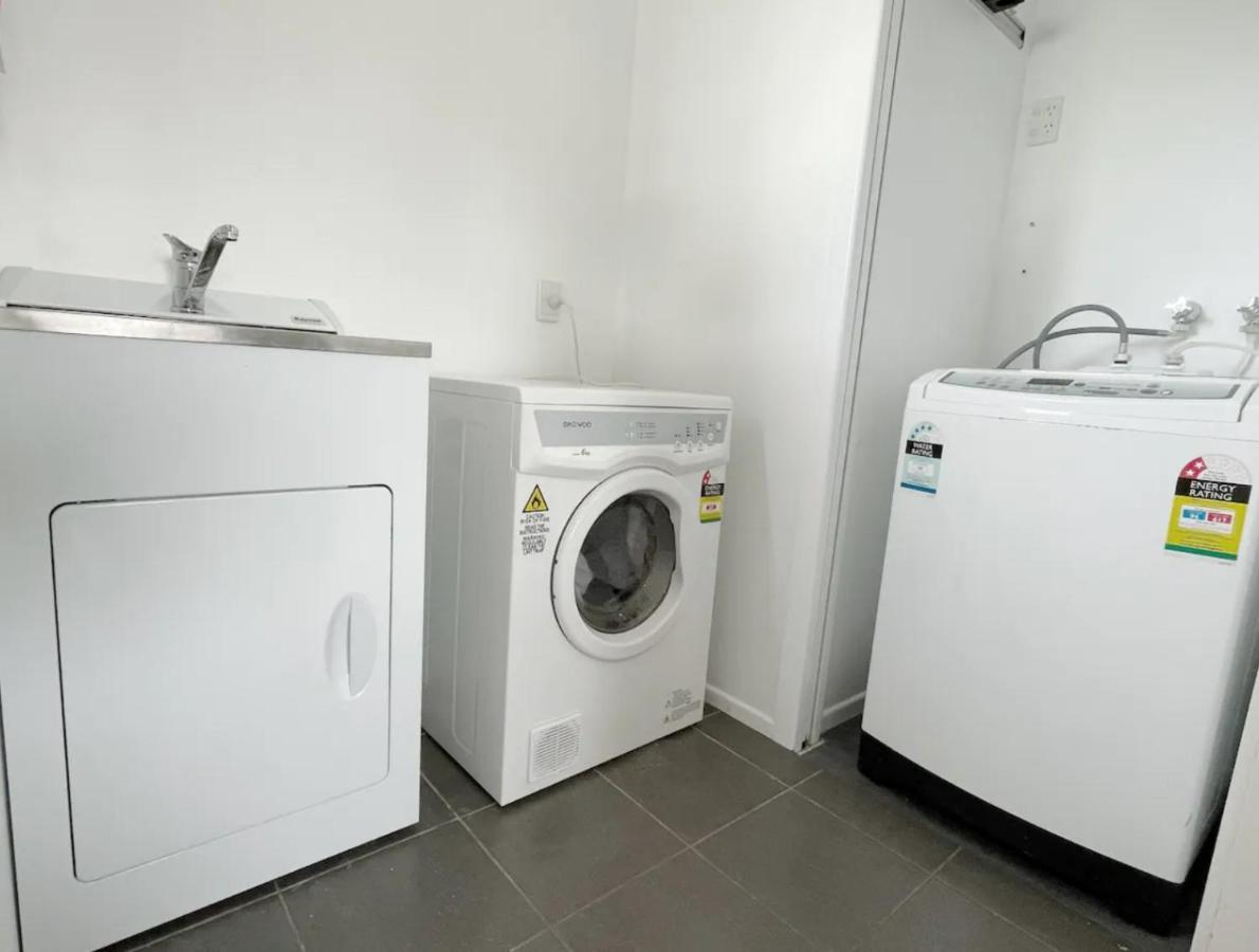 3 Bedroom Family House In Excellent Location Hamilton Esterno foto